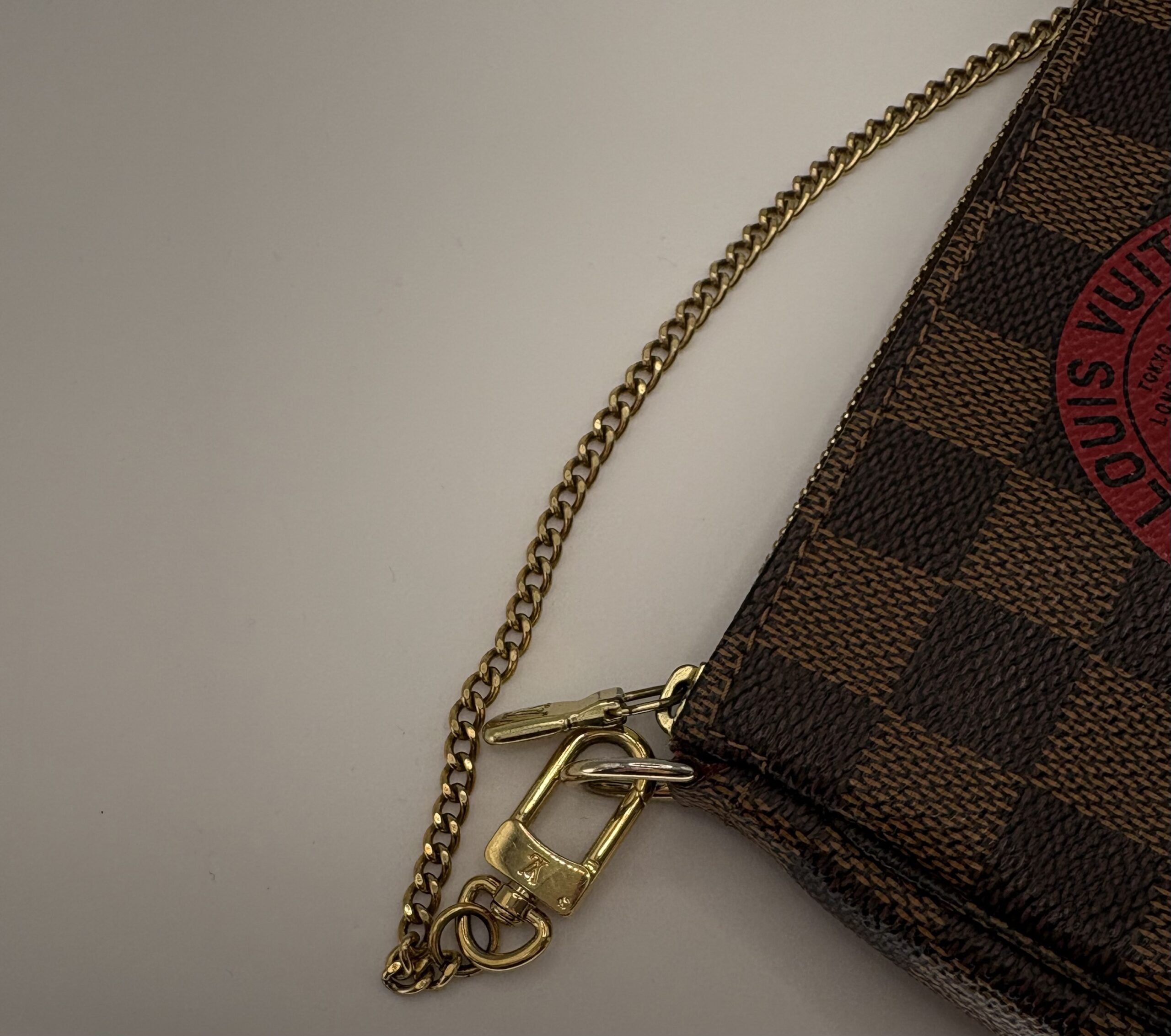 Mini accessoire Louis Vuitton édition 2009 – Image 3